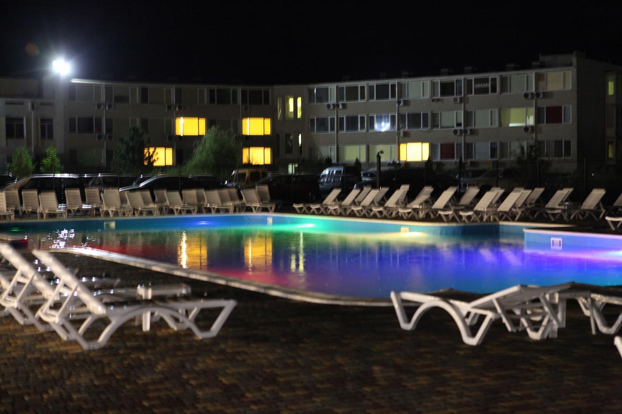 Hotel Promenad Zatoka Exteriör bild
